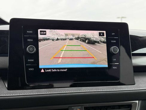 New 2026 Volkswagen Taos SE image 16