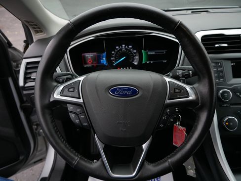 Used 2016 Ford Fusion SE image 25