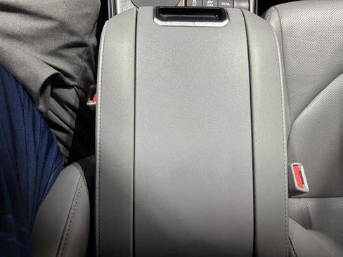 Used 2022 Toyota Highlander Limited image 13