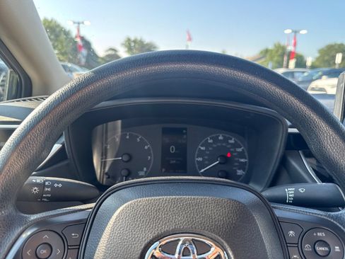 Used 2025 Toyota Corolla LE FWD image 22