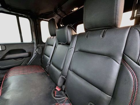 Used 2022 Jeep Wrangler Unlimited Rubicon w/ Dual Top Group AWD/4WD image 11