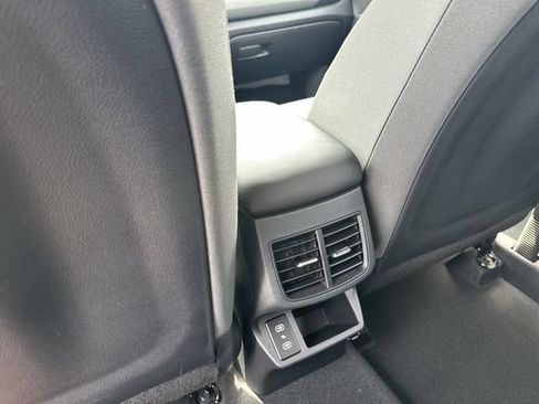 Used 2025 Kia Seltos LX AWD/4WD image 23