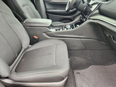 New 2025 Jeep Grand Cherokee Laredo X image 13