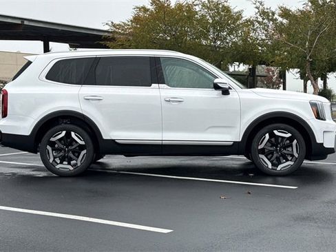 New 2025 Kia Telluride S image 3