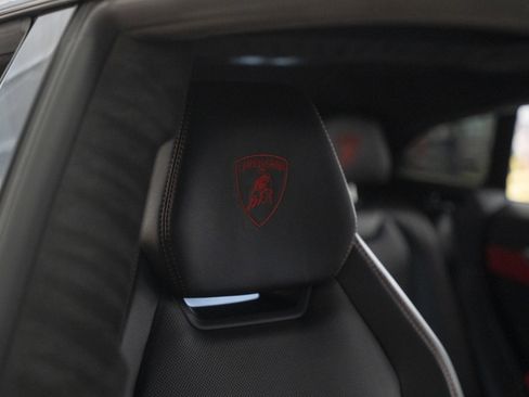 Used 2021 Lamborghini Urus image 32