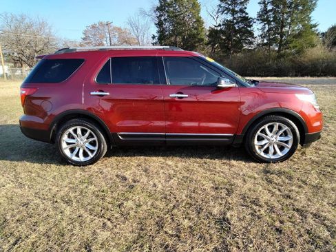 Used 2015 Ford Explorer XLT w/ Equipment Group 202A image 8
