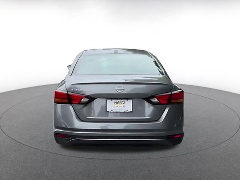Used 2025 Nissan Altima 2.5 SV FWD image 11