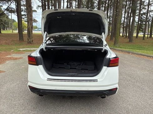 Used 2023 Nissan Altima 2.5 SR w/ SR Premium Package image 18