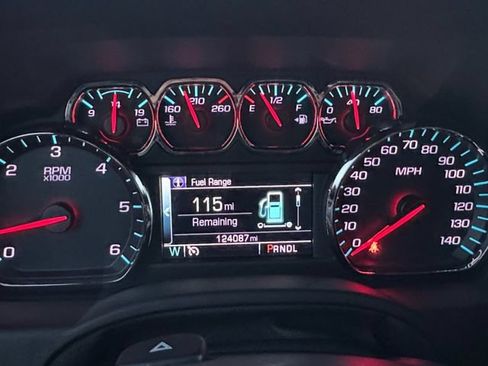 Used 2018 Chevrolet Suburban LT w/ Luxury Package AWD/4WD image 11