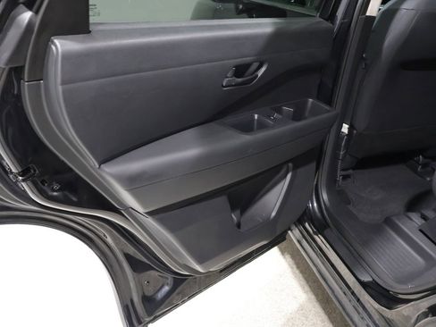 Used 2024 Nissan Pathfinder S AWD/4WD image 19