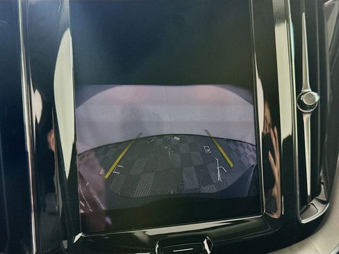 Used 2025 Volvo XC60 B5 Plus image 23