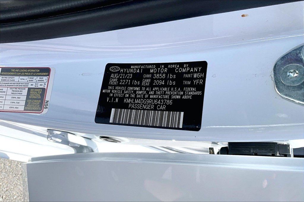 Certified 2024 Hyundai Elantra SEL FWD image 17