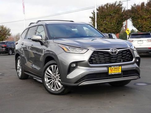 New 2026 Toyota Highlander Platinum image 2