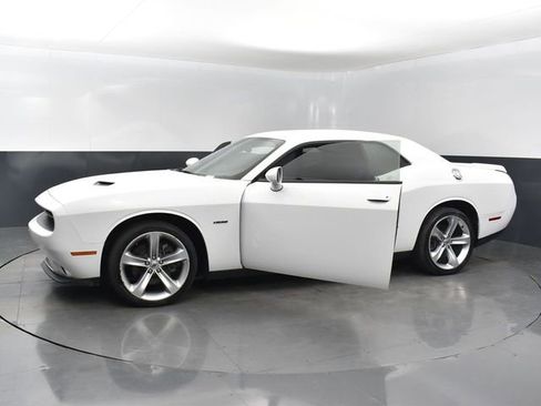 Used 2018 Dodge Challenger R/T RWD image 21