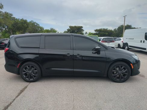 Used 2020 Chrysler Pacifica Touring w/ Advanced Safetytec Group FWD image 5