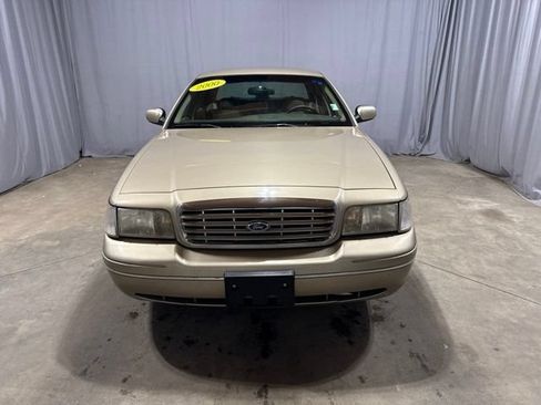 Used 2000 Ford Crown Victoria LX RWD image 4