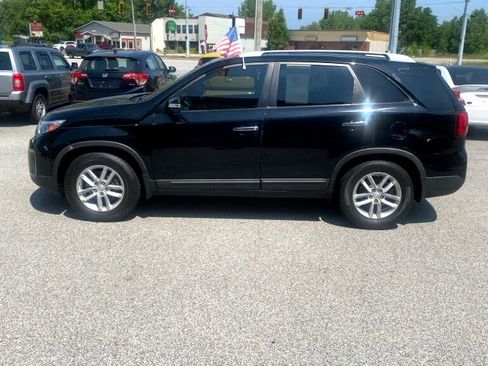 Used 2014 Kia Sorento LX image 2