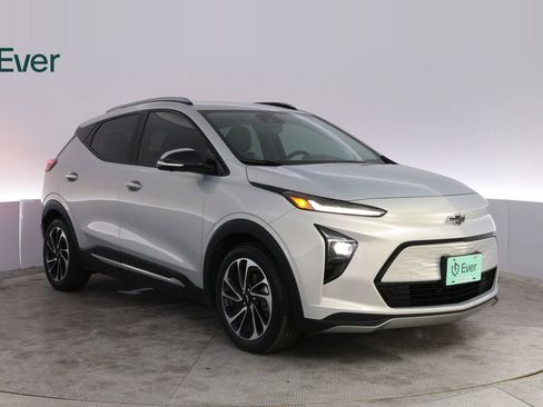 Used 2023 Chevrolet Bolt EUV Premier FWD image 13