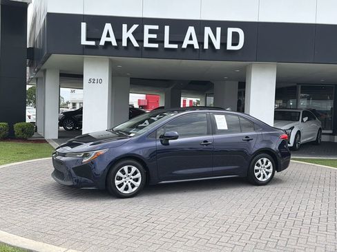 Used 2020 Toyota Corolla LE FWD image 1