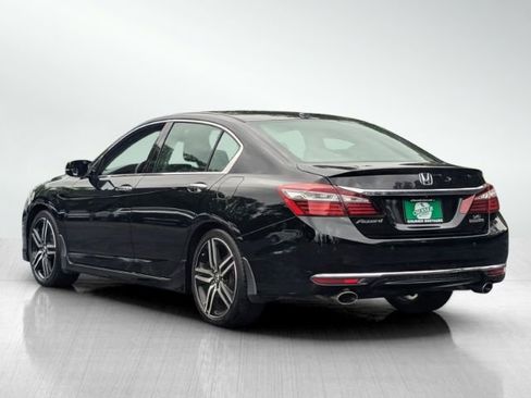 Used 2017 Honda Accord Touring image 6
