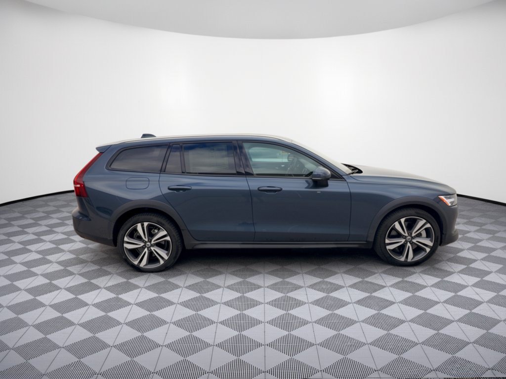 Certified 2026 Volvo V60 B5 Cross Country Plus AWD/4WD image 8