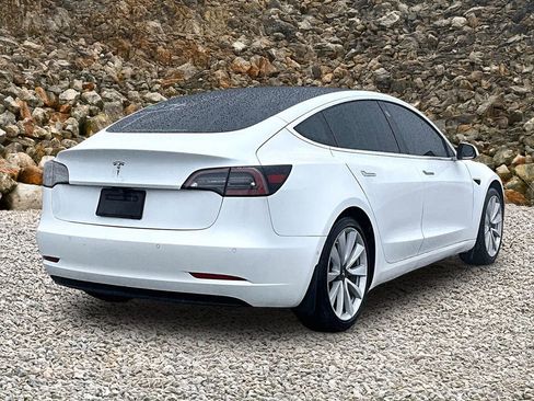 Used 2020 Tesla Model 3 Standard Range image 2