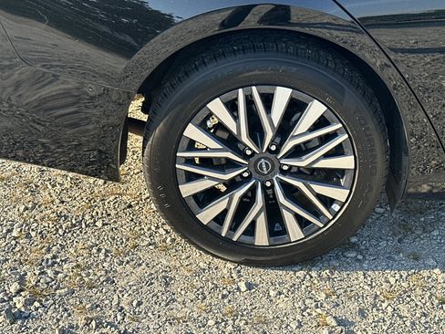 Used 2025 Nissan Altima 2.5 SV FWD image 17