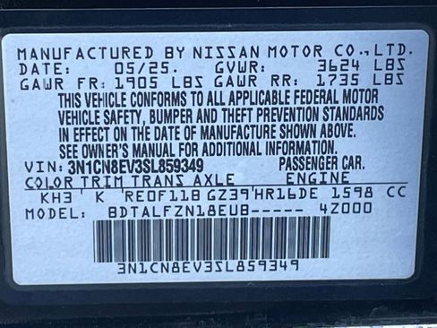 Used 2025 Nissan Versa SV image 28