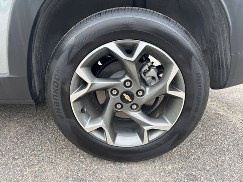 Used 2025 Chevrolet Trax LT FWD image 29