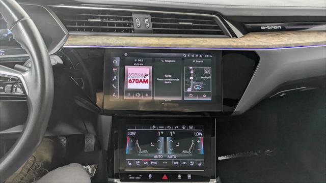 Used 2022 Audi e-tron Prestige w/ Prestige Package AWD/4WD image 27