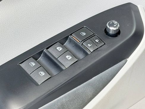 Used 2019 Toyota Highlander LE w/ Protection Package #3 AWD/4WD image 12