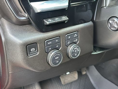 Used 2024 Chevrolet Silverado 1500 High Country w/ High Country Premium Package image 25