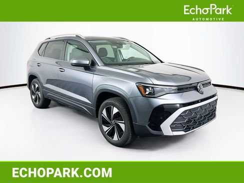 Used 2025 Volkswagen Taos SE image 1