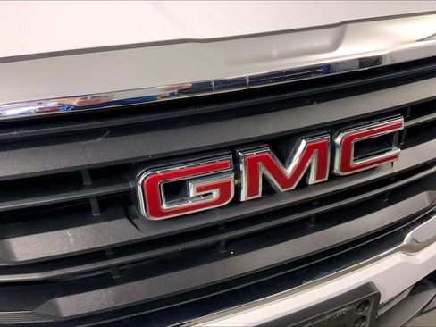 Used 2024 GMC Terrain SLE FWD image 28