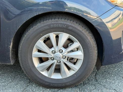 Used 2015 Kia Sedona LX FWD image 9