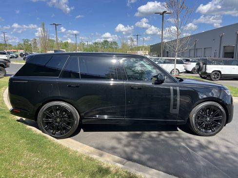 Used 2024 Land Rover Range Rover Long Wheelbase SE image 8