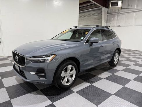 Used 2022 Volvo XC60 B5 Momentum image 9