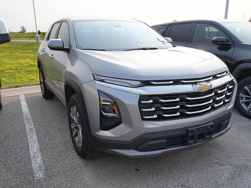 Used 2026 Chevrolet Equinox LT AWD/4WD image 3