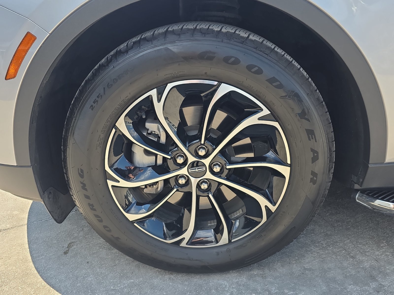 Used 2024 Lincoln Nautilus Premier AWD/4WD image 28