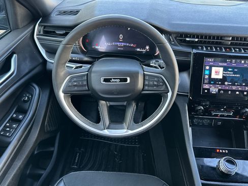 Used 2024 Jeep Grand Cherokee Altitude AWD/4WD image 15