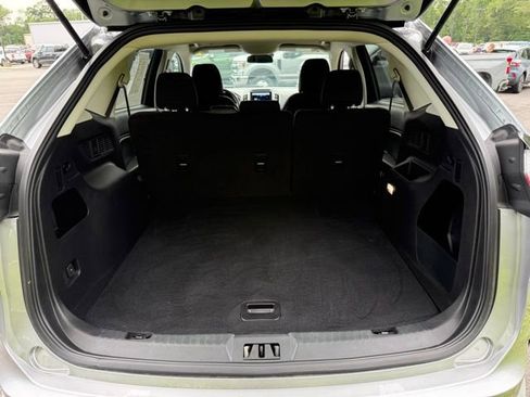 Certified 2024 Ford Edge SE w/ Black Appearance Package image 6
