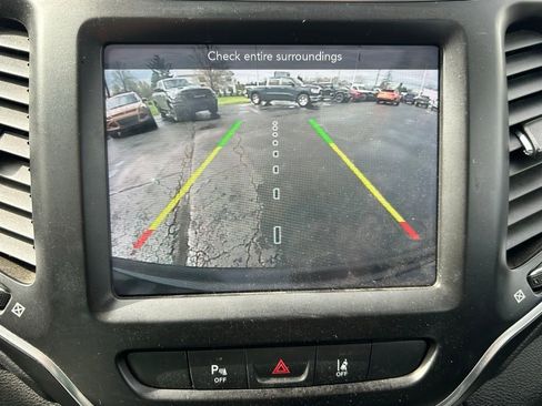 Used 2021 Jeep Cherokee Latitude Lux w/ Sun & Sound Group image 29