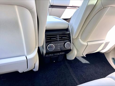 New 2026 Land Rover Range Rover Long Wheelbase SE AWD/4WD image 16