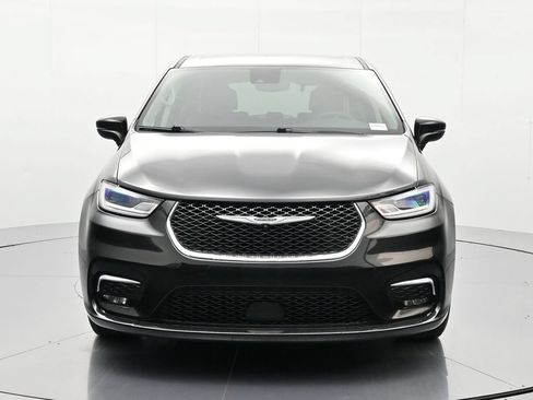 Certified 2023 Chrysler Pacifica Touring-L FWD image 2