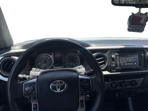 Used 2018 Toyota Tacoma 2WD Double Cab image 14