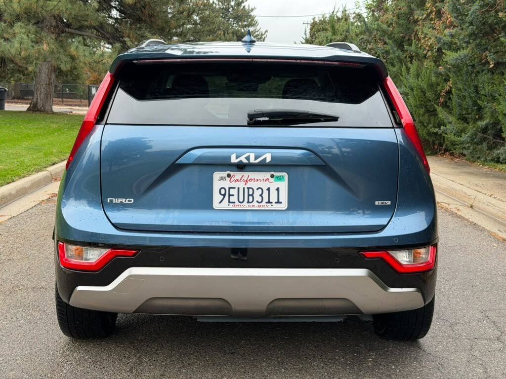 Used 2023 Kia Niro EX Touring FWD image 4