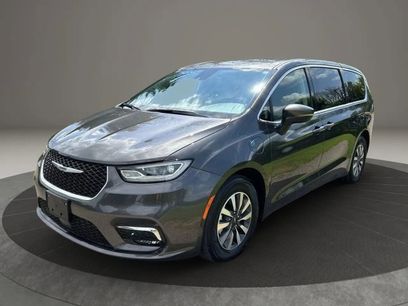 Used 2023 Chrysler Pacifica Touring-L