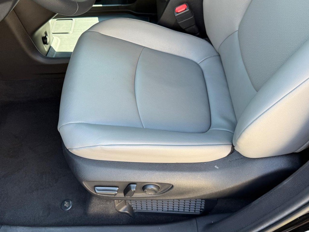 Certified 2026 Toyota Sienna XLE FWD image 17