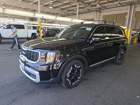 Used 2024 Kia Telluride EX w/ EX Captain's Chair Package AWD/4WD image 1