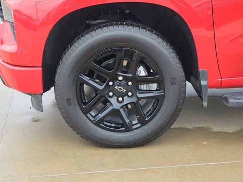 Used 2026 Chevrolet Silverado 1500 Custom w/ LPO, Dark Essentials Package RWD image 16